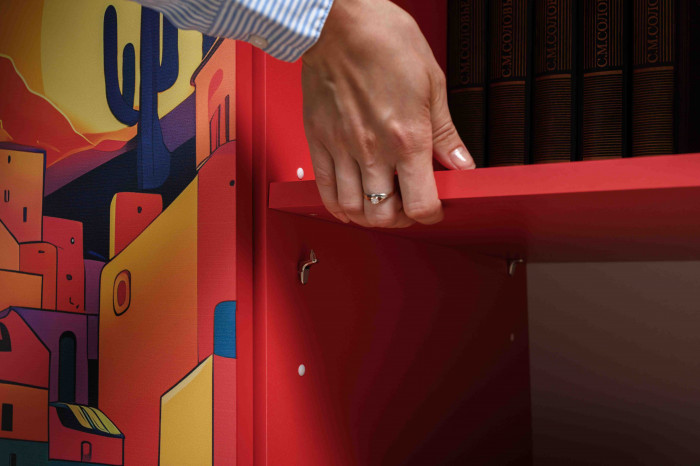 Кармин Комод-тумба 16.230.03, цвет красный/белый, ШхГхВ 115,3х42,6х93,2 см., фасады с рисунком Бразильские домики, две дверки